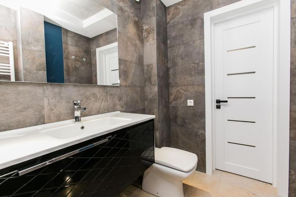 Lev Tolstoi Studio Apartment Кишинев Екстериор снимка